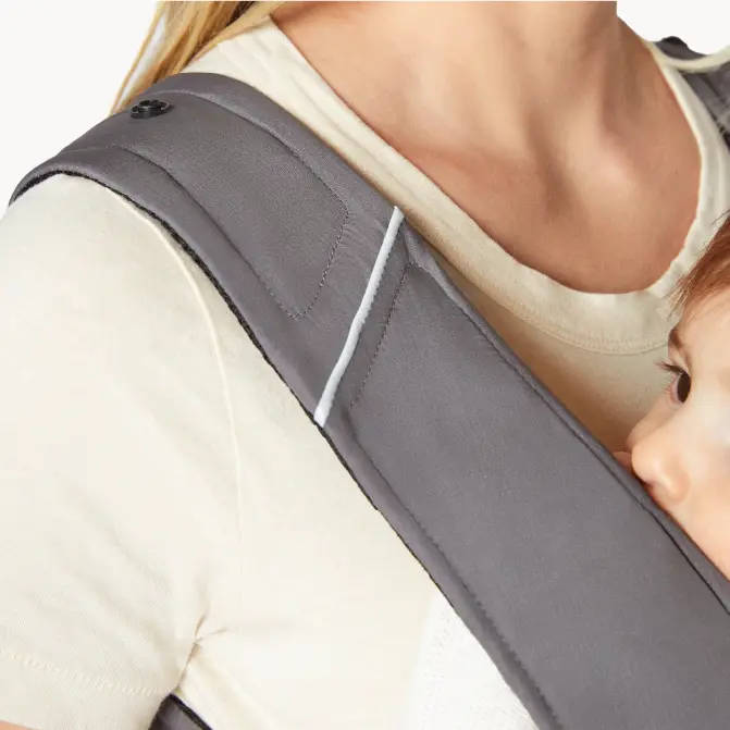 Away Carrier Lightly padded shoulder straps